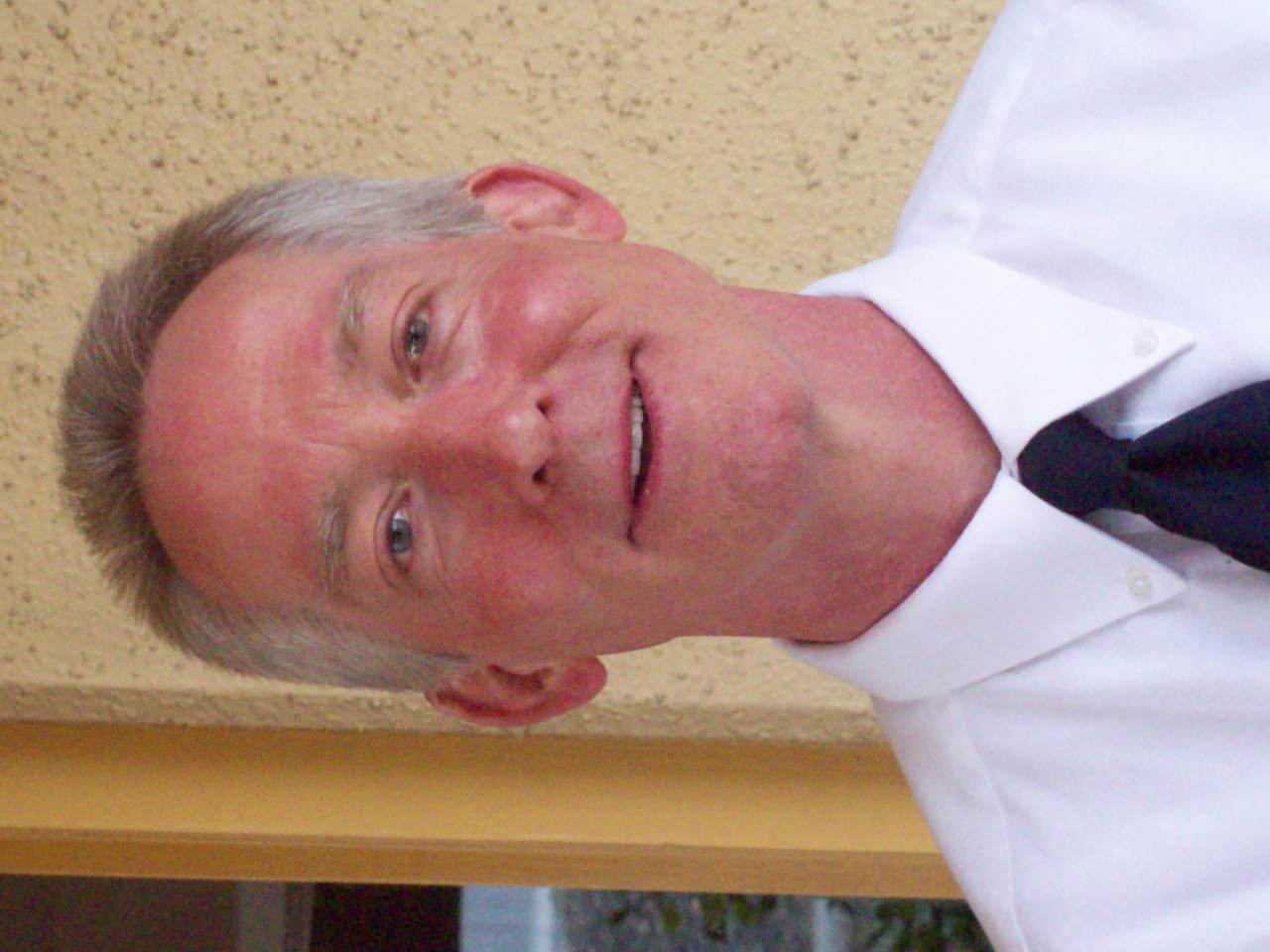 Photo of the artist Mark Shertherton